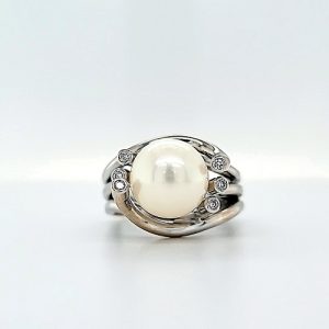 14K White Gold Cocktail Ring w/ Chinese Freshwater Pearl & 6 Diamonds