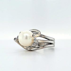 14K White Gold Cocktail Ring w/ Chinese Freshwater Pearl & 6 Diamonds