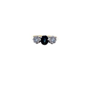 Vintage 18K Yellow Gold Ring w/ .82CT Oval Naural Blue Sapphire Centre & 2 Diamonds